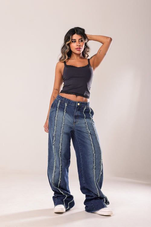 Calça Jeans Wide Leg com Detalhes Desfiados