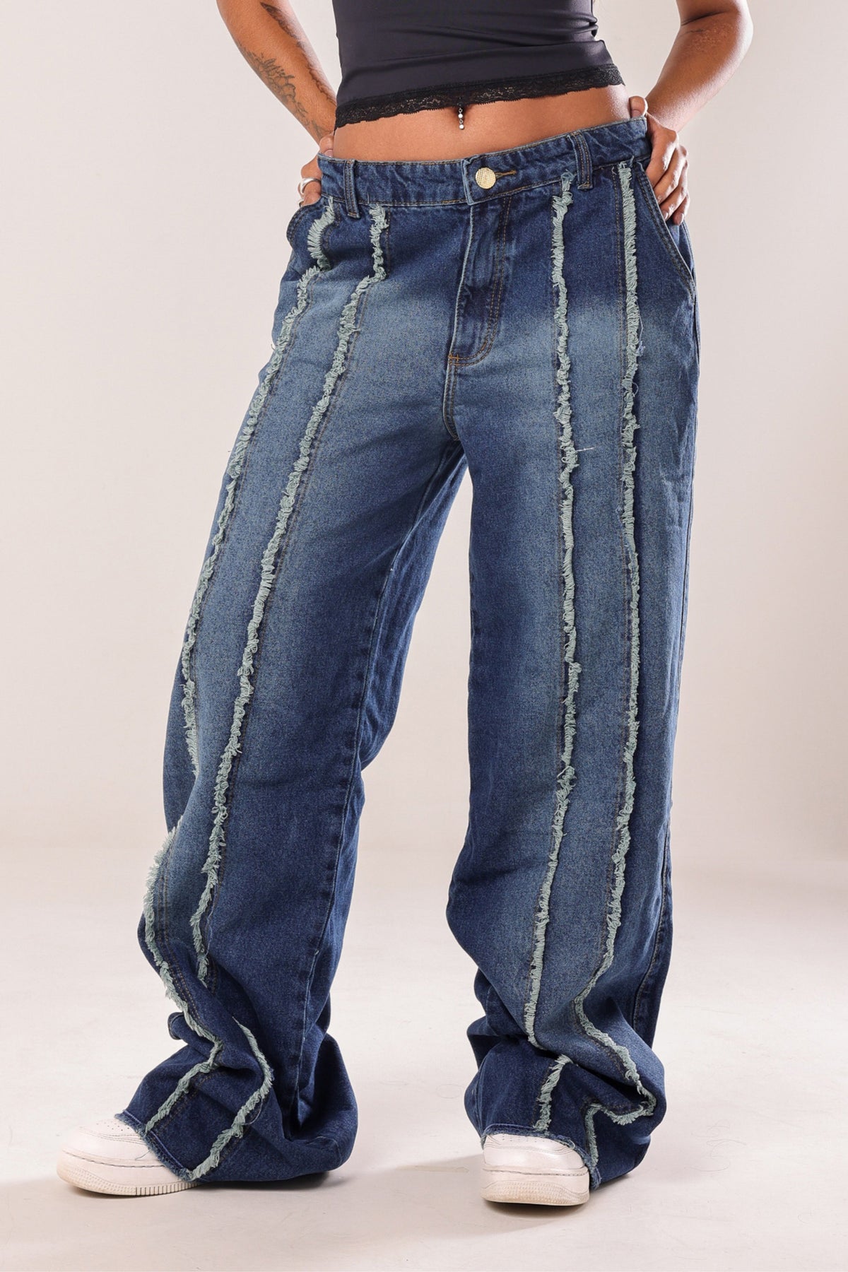 Calça Jeans Wide Leg com Detalhes Desfiados