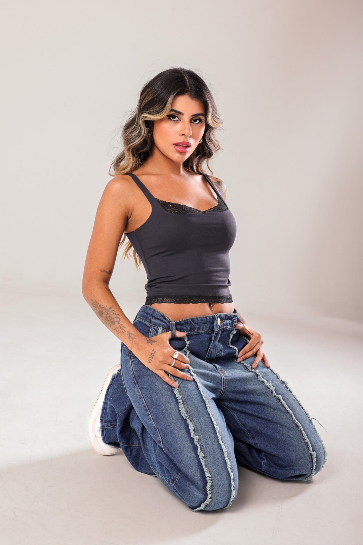 Calça Jeans Wide Leg com Detalhes Desfiados