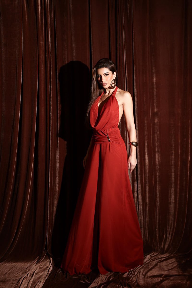 Macacão Pantalona Vermelho com Decote Degagê
